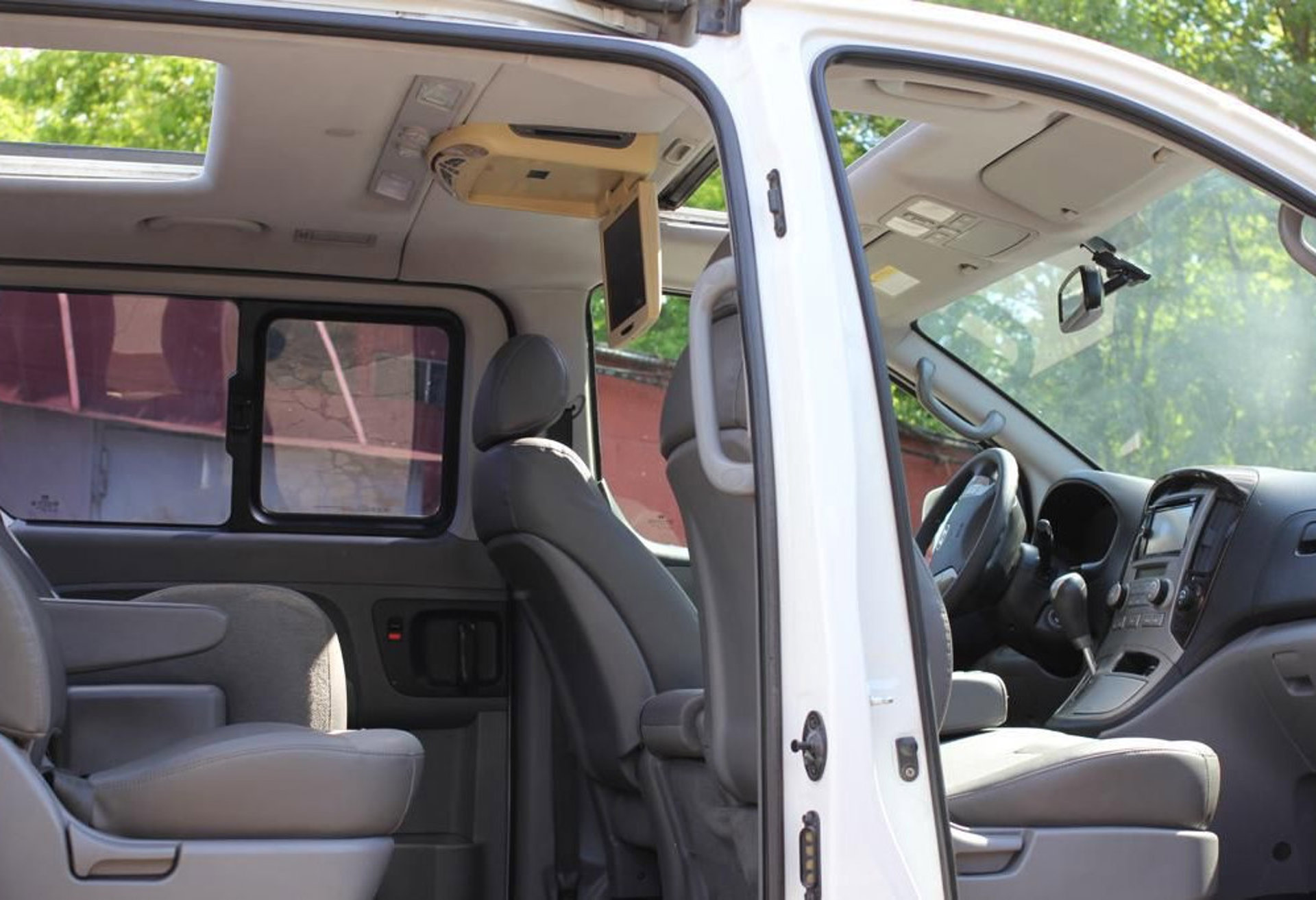 Hyundai Grand Starex 2011