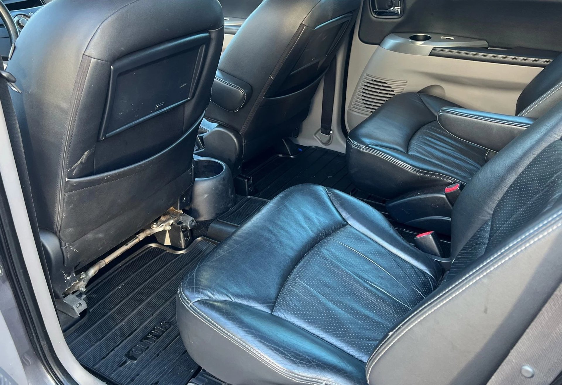 Mitsubishi Grandis 2007