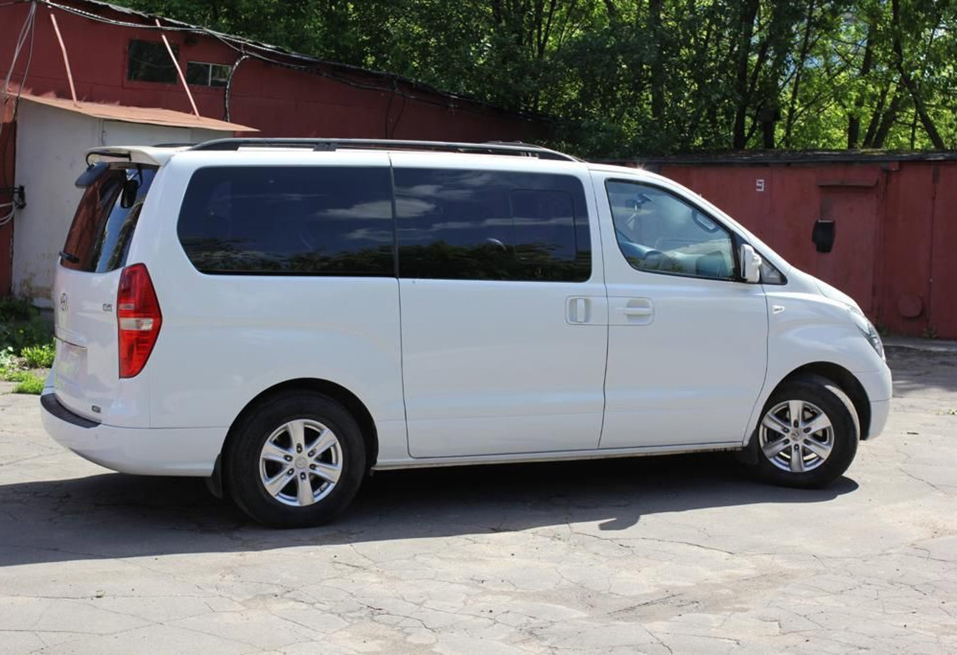 Hyundai Grand Starex 2011